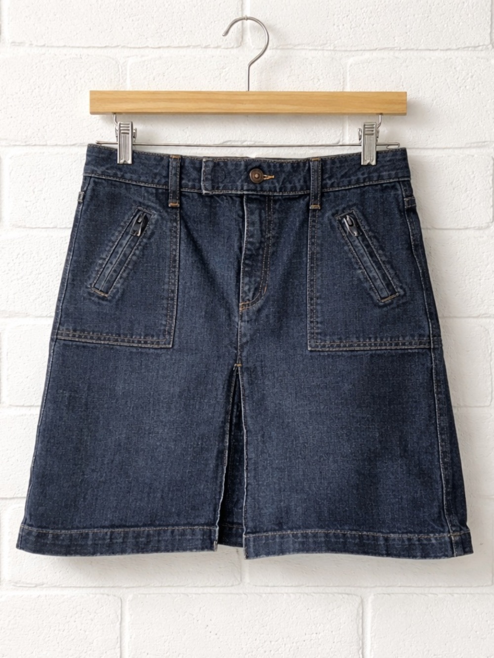 GAP Dark Blue Denim Skirt with Front Zip Detail Waist 32 Long 19